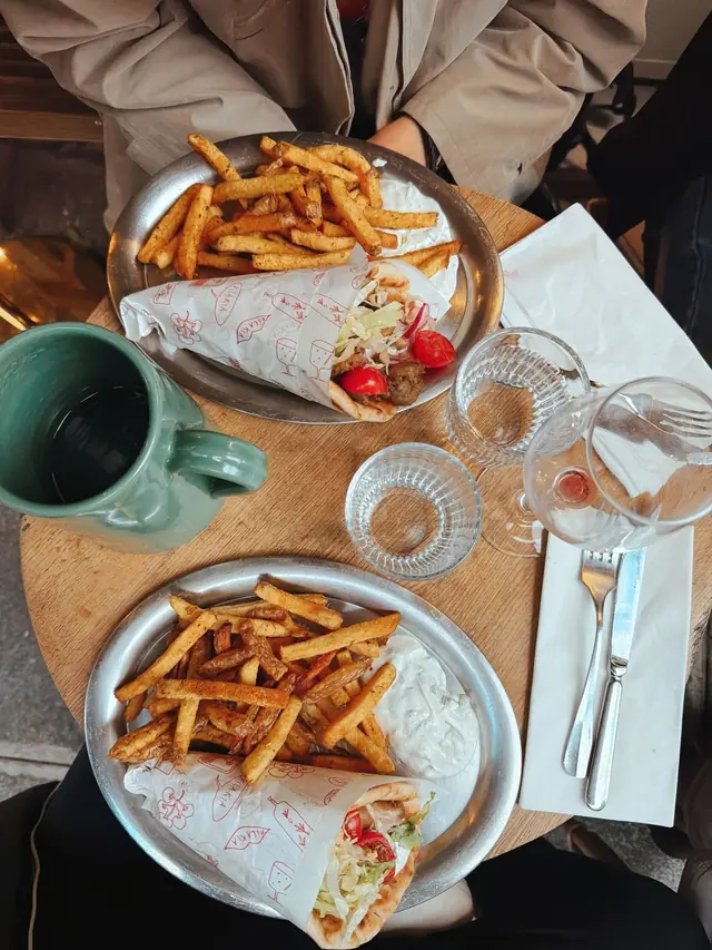 Gyros plate (thinly sliced meat), Greek catering, illustrative photo