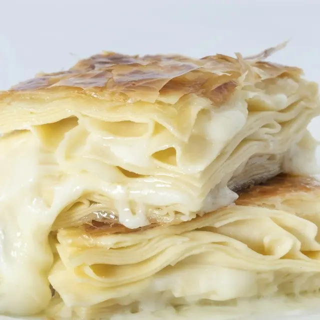 Tiropita (kaas in filodeeg), Griekse catering, ter illustratie